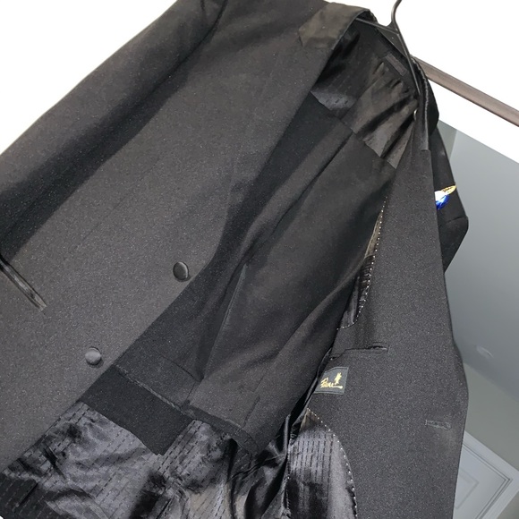 Black tux - Picture 3 of 3